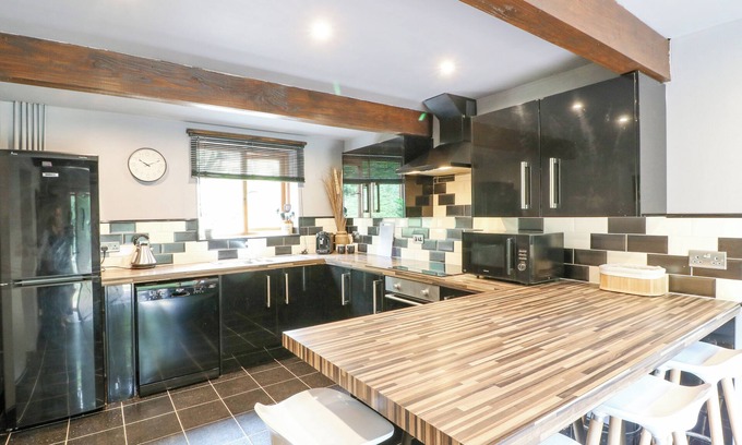 Amerton Cottage | WHEATLOW BROOKS BARN, pet friendly, with open fire in Stone