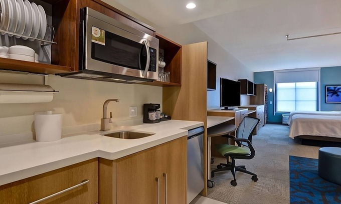 Florida Central Atlantic Coast Hotel | Where Comfort Meets Luxury! Swimming Pool, Kitchenette, Pets Allowed!