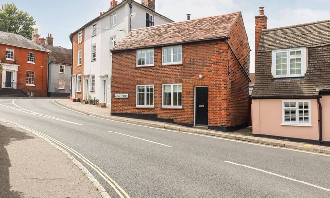Manningtree Cottage | WHERRY COTTAGE, family friendly, with open fire in Manningtree