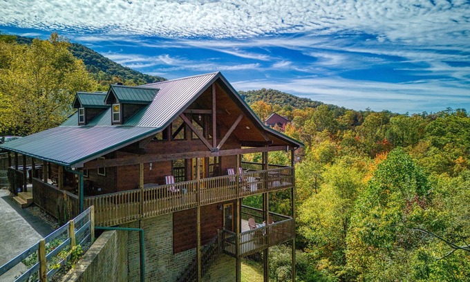 Wears Valley Cabin | Whiskey's mountain lodge, Mtn Views, Game Room, $685 FREE tickets each paid day