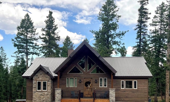 Duck Creek Village Cabin | Whispering Pines Luxury Cabin in Duck Creek Village