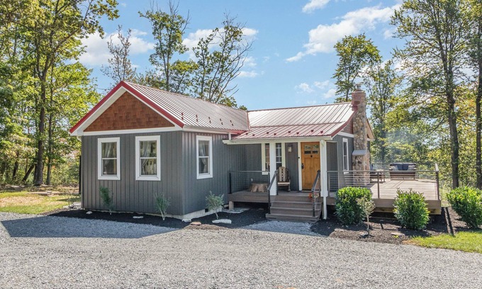Biglerville House | Whispering Pines Cabin Cozy Forest Cabin Retreat