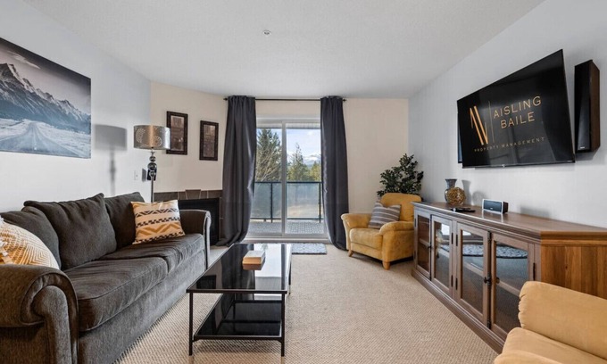 East Kootenay Apartment | Whistling Peaks | Hot Tub | Pool | Gas Fireplace