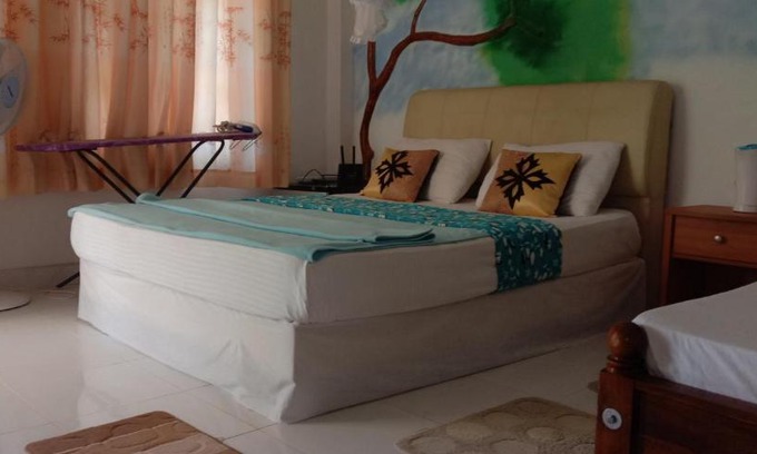 Ella House | White Arcadia cottage