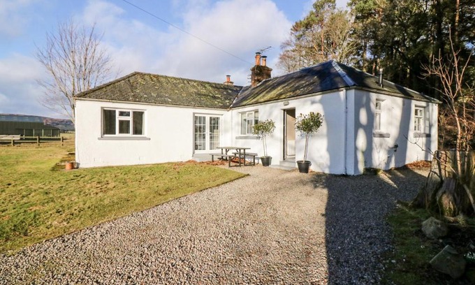 Kirriemuir House | White Hillocks Cottage