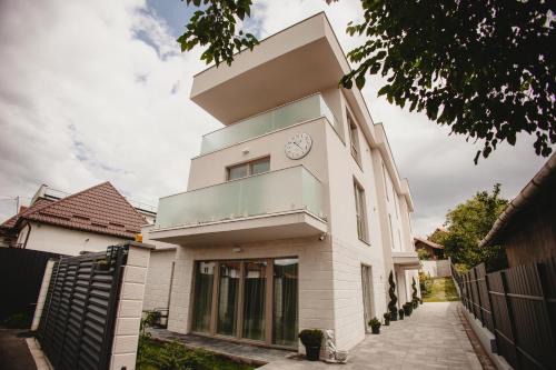 Cluj-Napoca Apartment | White House Iris Aparthotel