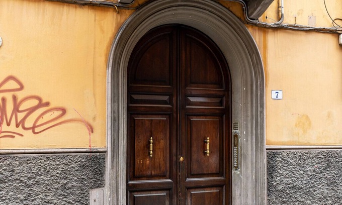 Historic Center Apartment | White Leaves Studio by Wonderful Italy