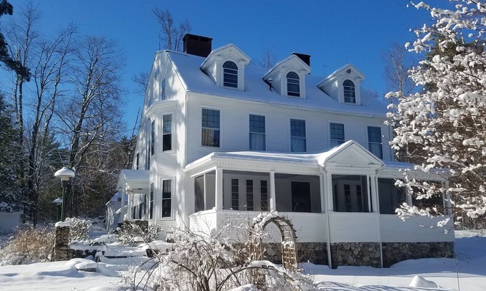 Chocorua House | White Mountain Winter Wonderland. 15 minutes to King Pine! Beautiful home.