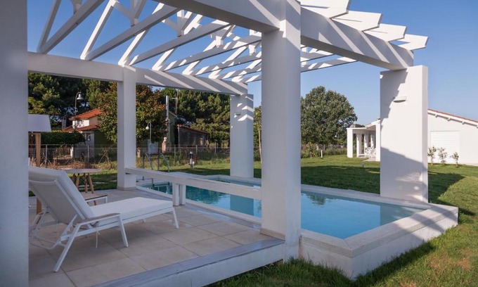 Ilida Villa | White Villas