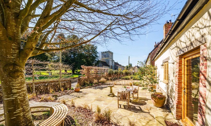 Winterborne Whitechurch House | Whitechurch Stables - sleeps 2 guests in 1 bedroom