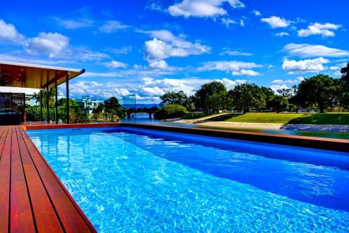 Broadbeach Waters House | Whitehaven Stay 5 Pay 4 Winter Special