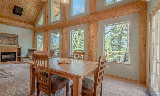 Eureka Cabin | Whitetail Cabin – Glen Lake Views | Pool Table