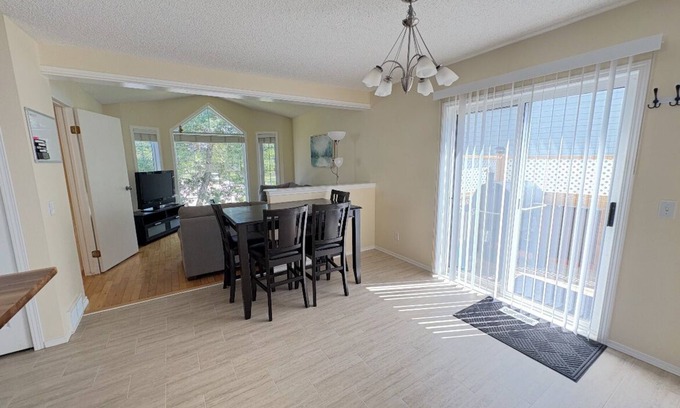 Southeast Calgary House | Whole House to Yourself! Cozy Suburban Getaway Near Riverside Pathways