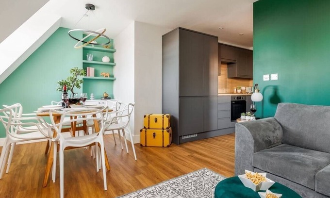West Cliff Apartment | Wholesome Family 3-Bed, 2-Bath Apt; Free Gym & PKG