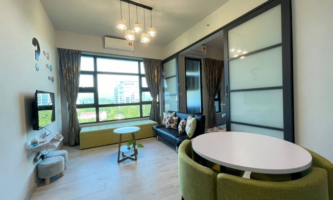Downtown Kota Kinabalu Apartment | Wi.Stay/4-5Pax/JQ Suites/City Center/Sea & Mt.K View