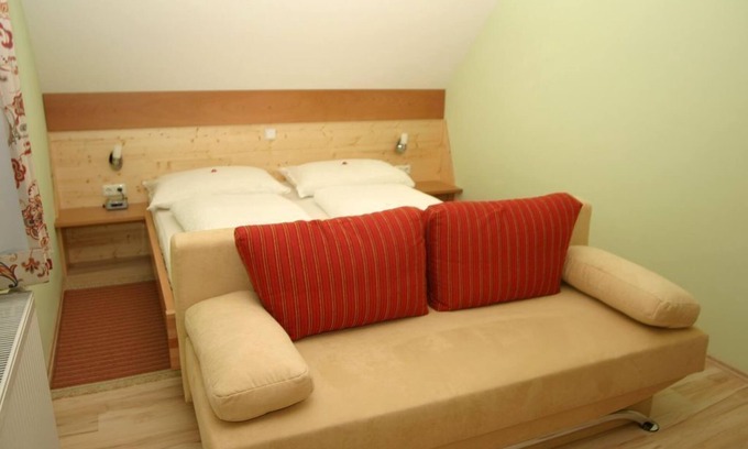 Loipersdorf bei Fuerstenfeld Apartment | Wiesenzimmer - Gästehaus Waldpanorama