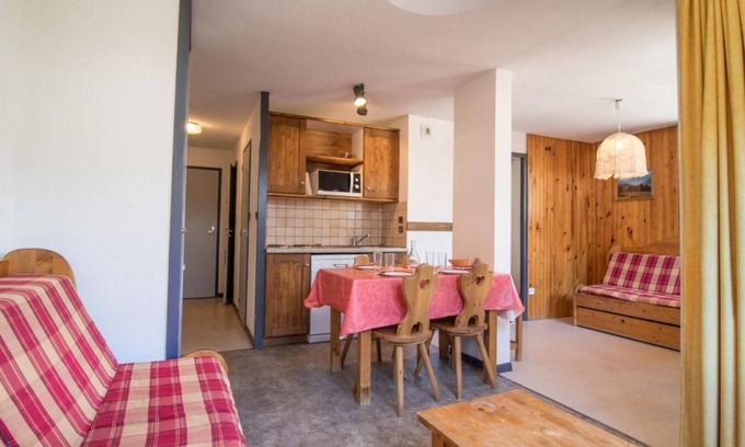 Val Cenis Apartment | Wifi, 300m from ski slopes, 1st floor, view mountain, balcony, parking, tv, ski locker, 35m²