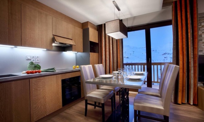 Arc-2000 Apartment | Wifi, 50m from resort center, fitness, swimming pool, sauna, hammam, balcony, tv, ski locker, 85m²