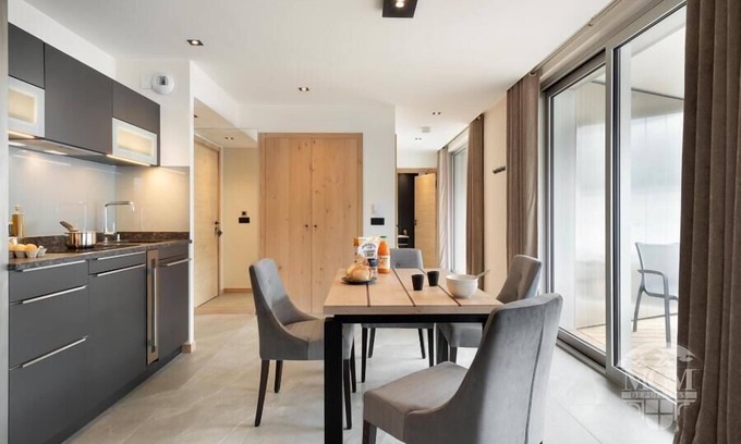 Flaine Apartment | Wifi, ski-in/ski-out & foot of the slopes, view ski slopes, swimming pool, sauna, hammam, balcony
