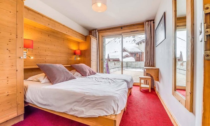 Les Almes Apartment | Wifi, ski-in/ski-out & foot of the slopes, 1st floor, terrace, tv, ski locker, 72m², Tignes