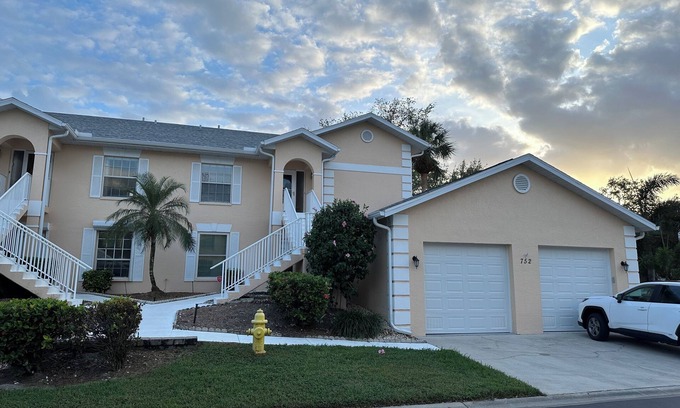North Naples Condo | Wiggins Lakes - Fully Renovated 2-bedroom lakefront condo close to beaches