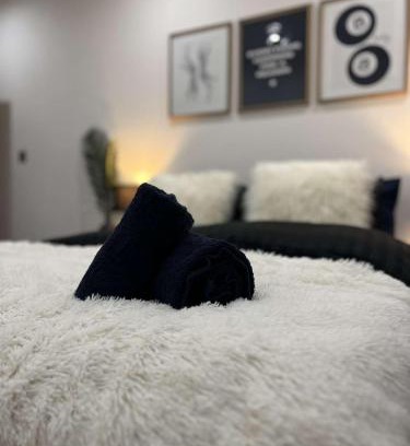 Leicester City Centre Apartment | Wild Central Suite - Ping Pong Table, Free Gym