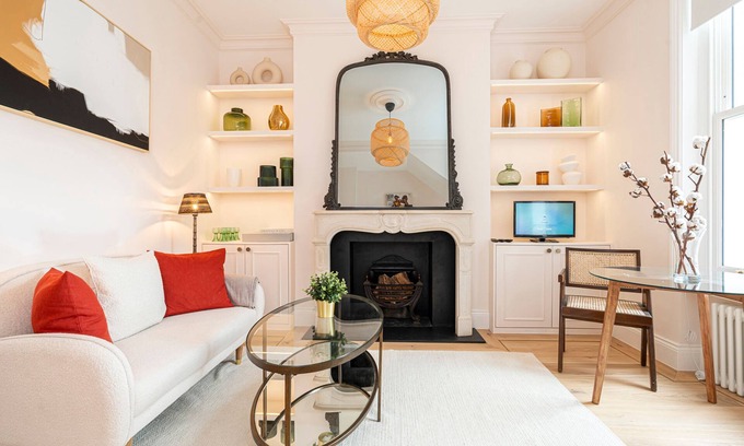 Golborne Apartment | Wild Flowers