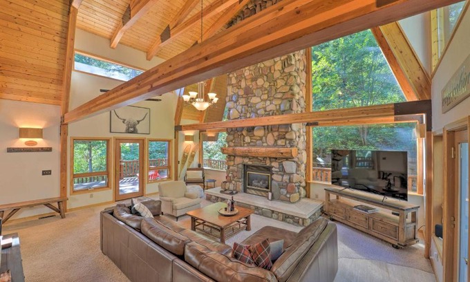 Alpine House | Wild Huckleberry Alpine Cabin Fireplace and Deck!