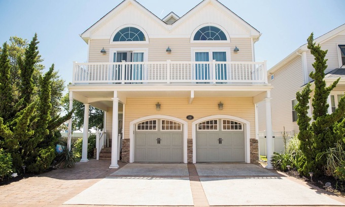 North Wildwood House | Wild Ice Cream - Sleeps 10+ - 16th Ave - NWW