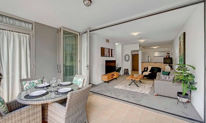 South Brisbane Apartment | Wild Luxe Apt - Southbank & Fast WiFi, Parking