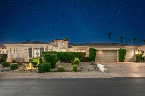 Rancho Santana House | Wilder Out West: Luxury Pickleball, Mini Golf, & Game Room!
