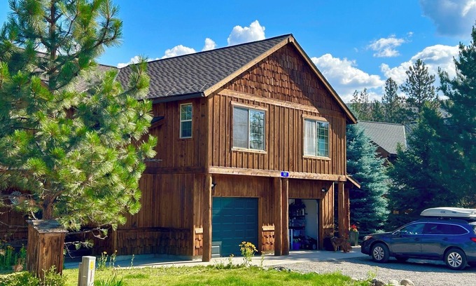Winthrop Condo | Wildflower Condo is Close to Town and Ski Trailhead!