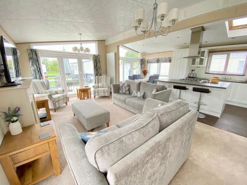 South Cerney House | Wildflower, Premium Plus Hot Tub Lodge
