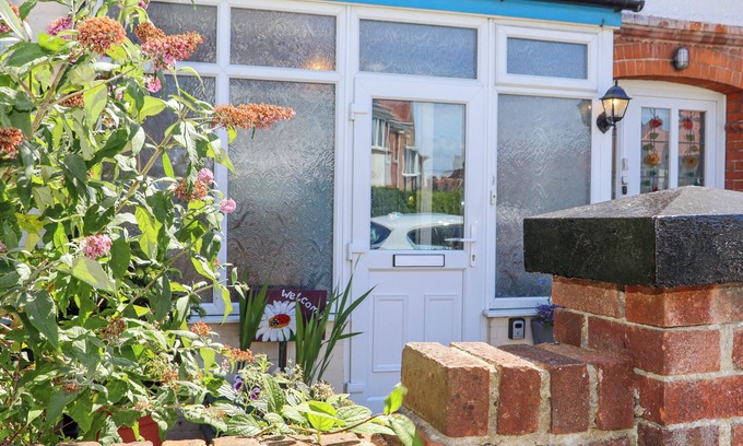 Margate House | WILDLIFE HAVEN, family friendly, country holiday cottage in Margate