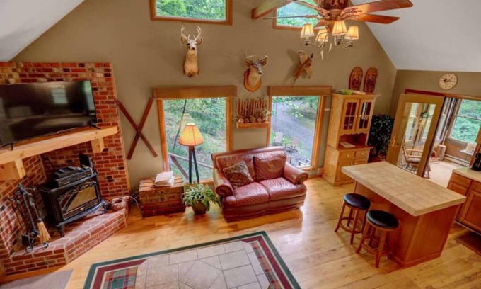 Huntingdon Ski Chalet | Wildwood Chalet -Raystown Lake Vacation Rentals, Aunt Susie's
