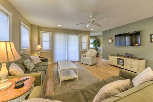 Wildwood House | Wildwood Townhome with Patio 1 Block To The Beach!