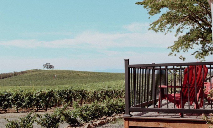 Salem Cottage | Willamette Valley Wine Country Retreat