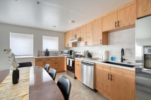 King House | Williams Row 2BR - AC - Fast WiFi - Kitchen