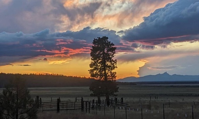 Chiloquin House | Williamson River Ranch Fishing Eclipse Exclusive Views Book Reading