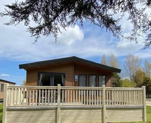 Allerthorpe House | Willow Lodge with Hot Tub