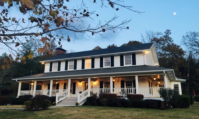 Pleasant View House | Willow Pond Nashville, A Private Luxury Five-Star Farmhouse Great for Lg Groups!