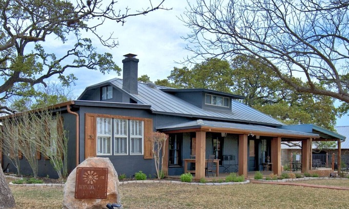 Bergheim House | Windmill House -Guest Cottage w/pool