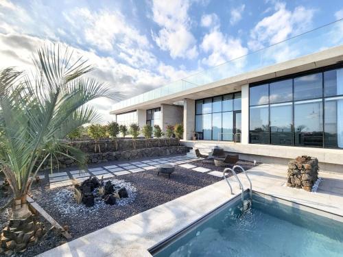 Gujwa House | Window Lounge poolvilla