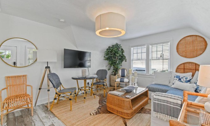 Parrot Cove Apartment | Windsor Cottage