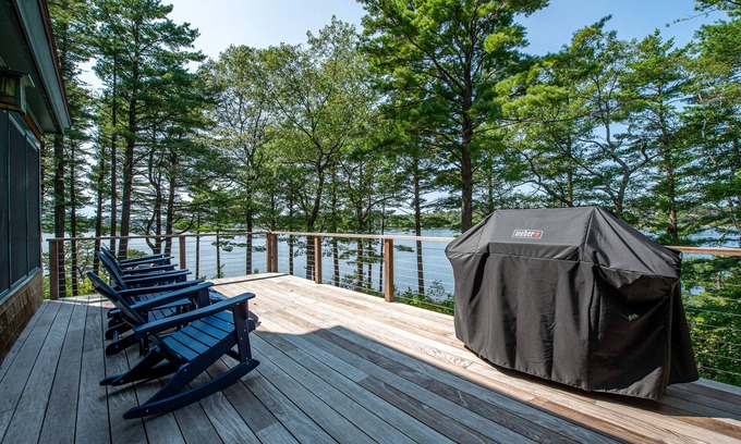 Woolwich House | Windward Lodge- stunning, dog-friendly private waterfront retreat. Seasonal dock