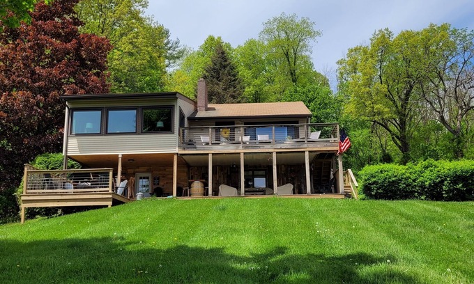 Town of Jerusalem House | Wine and Dine Haven: Luxury Rental-Stunning Views of Keuka Lake.PET FRIENDLY