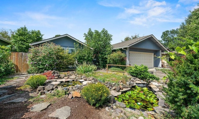 McMinnville House | Wine Country Garden Retreat & Free Wine Tastings!