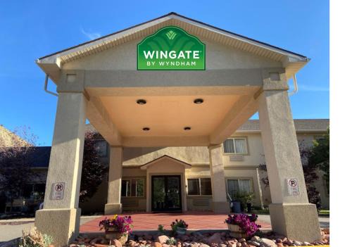 New Castle Hotel | Wingate by Wyndham New Castle - Glenwood Springs