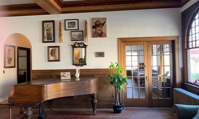 Independence Hotel | Winnedumah Hotel