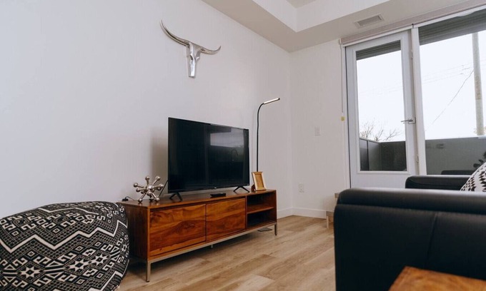 Winnipeg Apartment | Winnipeg - Osborne Studio